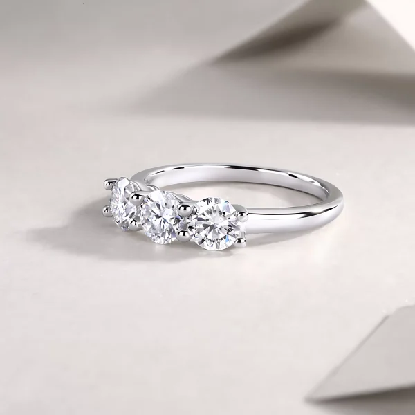 Moissanite Three Stone 0.5carat Diamond Ring Moissanite Three Stone 0.5carat Diamond Ring