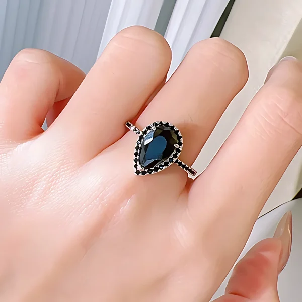 O1CN01WpV6XN1sy1ZSrBe0C_!!64685834.jpg_q30.jpg_ 拷贝1. 3ct Black Halo Pear Diamond Ring