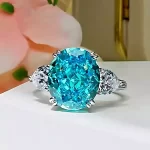 8ct Three Stone Oval Aquamarine Ring