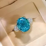 8ct Three Stone Oval Aquamarine Ring