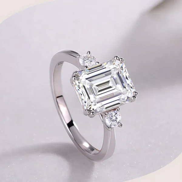 Moissanite 3.0carat Emerald Cut Diamond Ring Moissanite 3.0carat Emerald Cut Diamond Ring