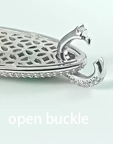 2ct Teardrop Leaf Emerald Necklace