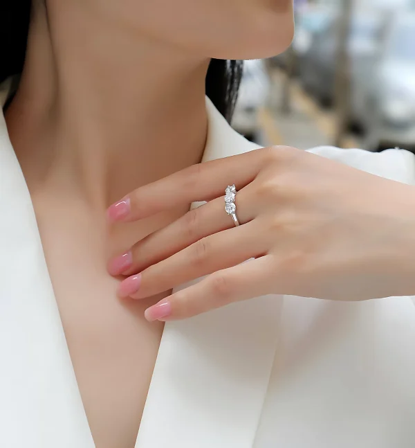 Moissanite Three Stone 0.5carat Diamond Ring Moissanite Three Stone 0.5carat Diamond Ring