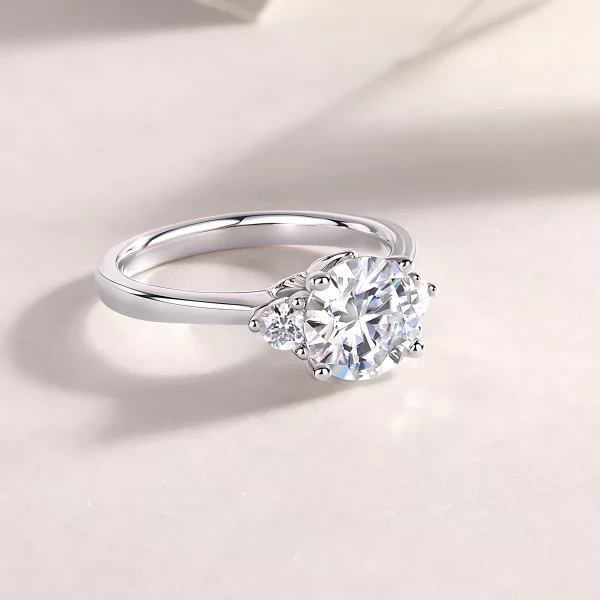Moissanite 2.0carat Round Diamond Ring Moissanite 2.0carat Round Diamond Ring