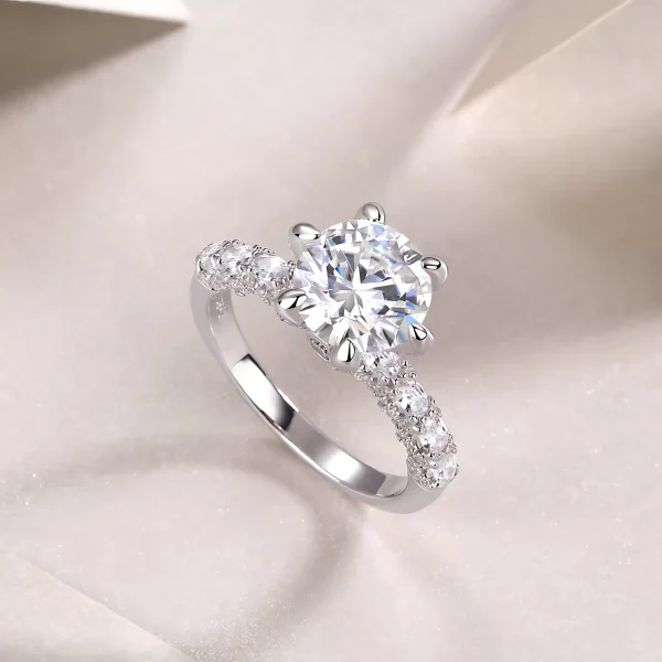 Moissanite 3.0carat 6-Prong Round Diamond Ring Moissanite 3.0carat 6-Prong Round Diamond Ring