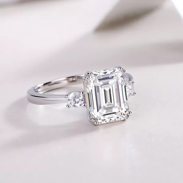 Moissanite 3.0carat Emerald Cut Diamond Ring Moissanite 3.0carat Emerald Cut Diamond Ring