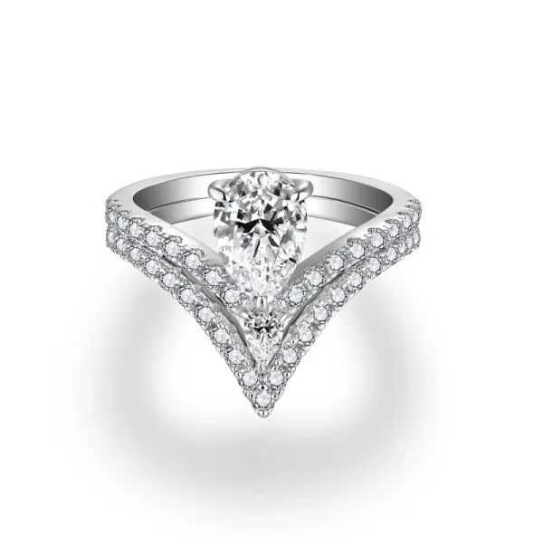 Moissanite Row 1.5carat Pear Diamond Ring Moissanite Row 1.5carat Pear Diamond Ring