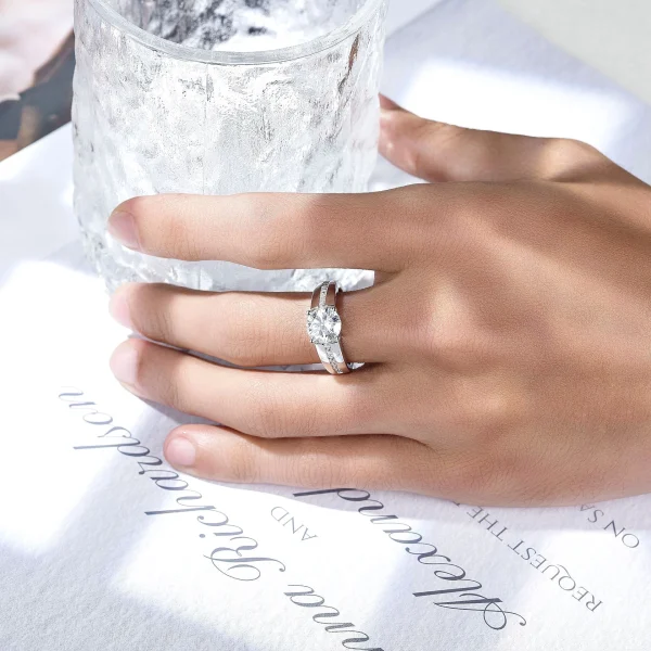 Moissanite Men's 2.0carat 8mm Round Diamond Ring Moissanite Men's 2.0carat 8mm Round Diamond Ring