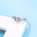 Moissanite 2.0carat Angel's Kiss Round Diamond Ring