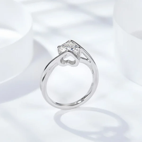 Moissanite 2.0carat Angel's Kiss Round Diamond Ring