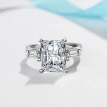 Moissanite Trapezoid 2.0carat Radiant Diamond Ring