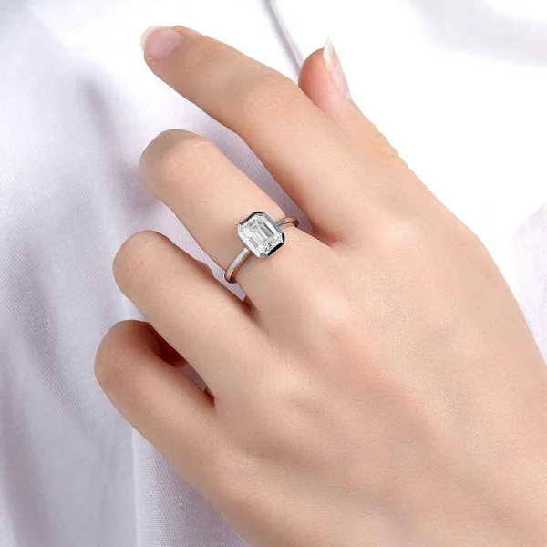 Moissanite Halo 2.0carat Emerald Diamond Ring