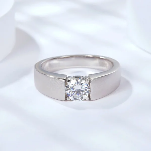 Moissanite Men's Frosted 1.0carat Round Diamond Ring Moissanite Men's Frosted 1.0carat Round Diamond Ring