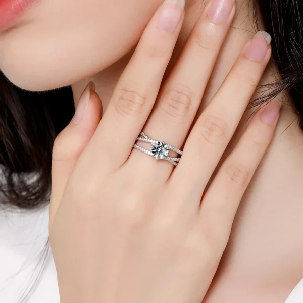 Moissanite 1.0carat Crisscross Round Diamond Ring
