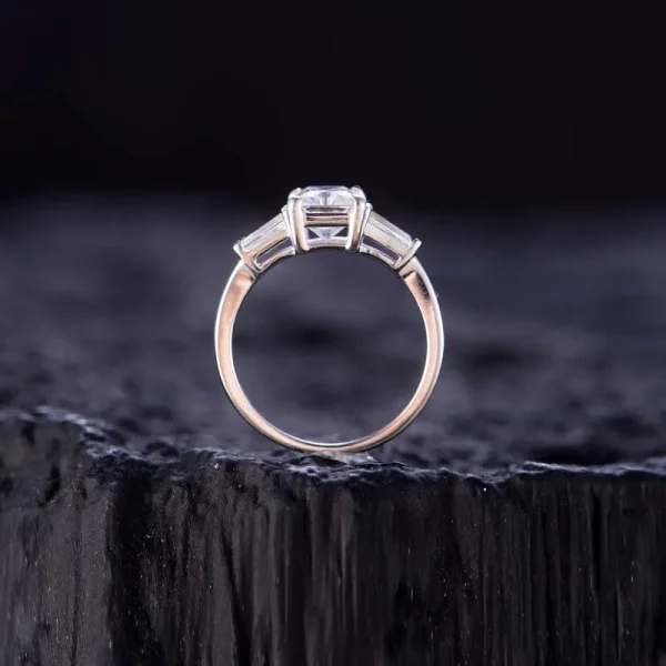 Moissanite Trapezoid 2.0carat Radiant Diamond Ring